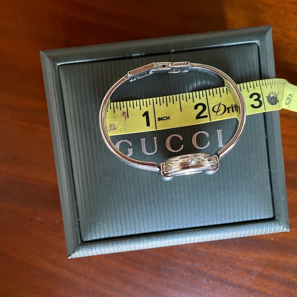 Authentic Gucci Watch 1400L  25mm. Women's Swiss Dial - Picture 4 of 8